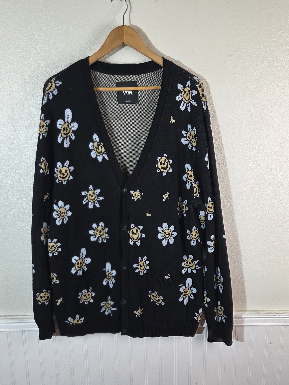 Vans Men’s Large Black Smiley Daisy Cardigan Sweater Cotton V Neck Button Front